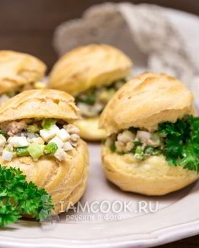 Профитроли с печенью трески