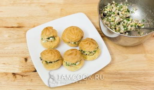 профитроли с печенью трески