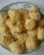 Профитроли со взбитыми сливками