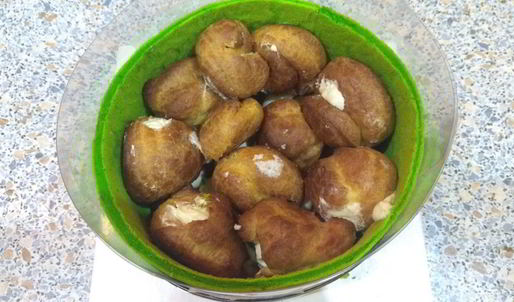 торт с профитролями