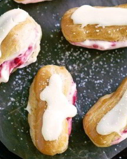 Рецепт эклеров с малиновым кремом и белым шоколадом