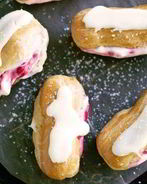 Эклеры с малиновым кремом и белым шоколадом