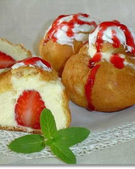 Рецепт эклеров с заварным творожным кремом и клубникой