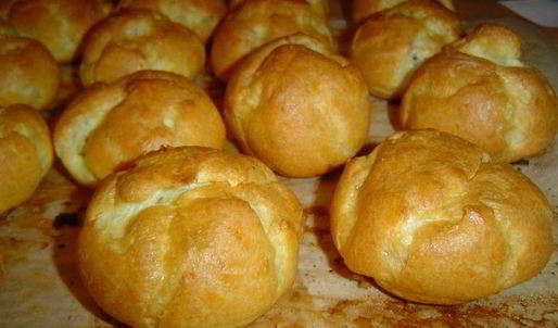 эклеры с заварным творожным кремом и клубникой