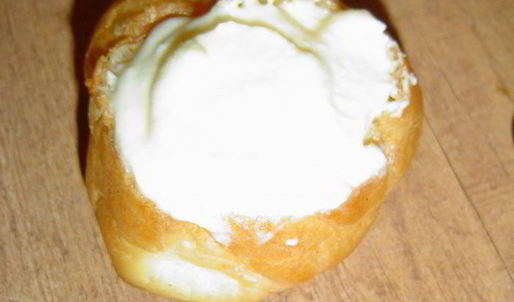 эклеры с заварным творожным кремом и клубникой