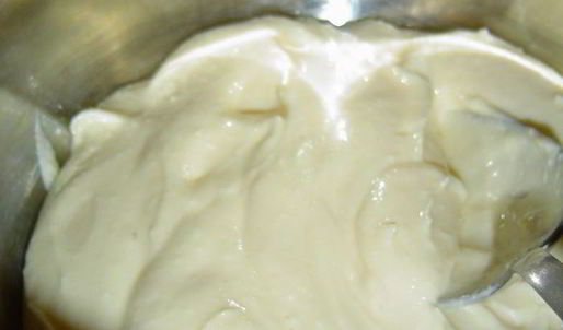 эклеры с заварным творожным кремом и клубникой