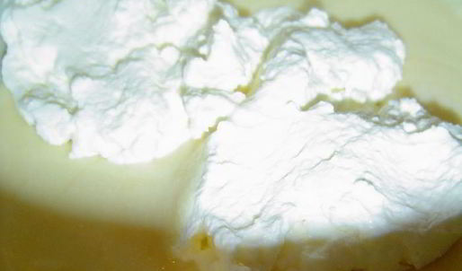 эклеры с заварным творожным кремом и клубникой