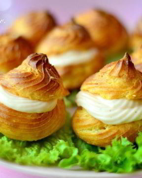 Закусочные профитроли со сливочно-лососевым крем-муссом