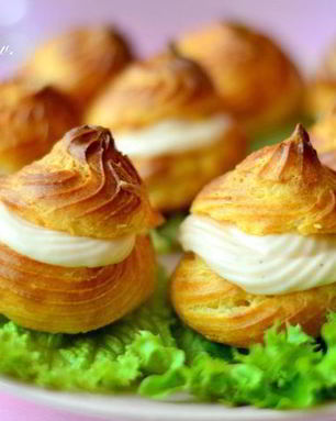 Закусочные профитроли со сливочно-лососевым крем-муссом