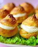 Закусочные профитроли со сливочно-лососевым крем-муссом