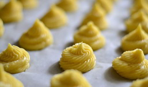 закусочные профитроли со сливочно-лососевым крем-муссом