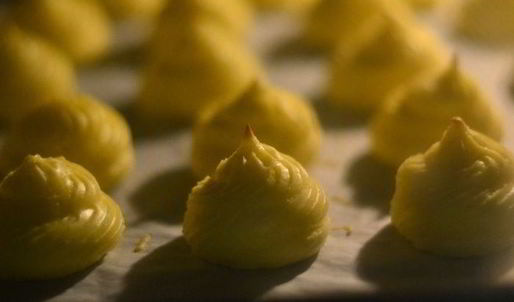 закусочные профитроли со сливочно-лососевым крем-муссом