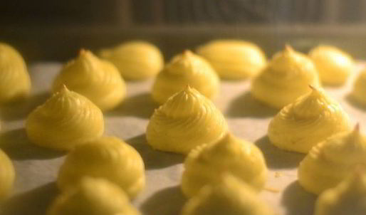 закусочные профитроли со сливочно-лососевым крем-муссом