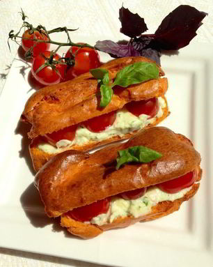 Закусочные томатные эклеры с кремом из моцареллы