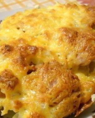 Картофельная запеканка с сардельками