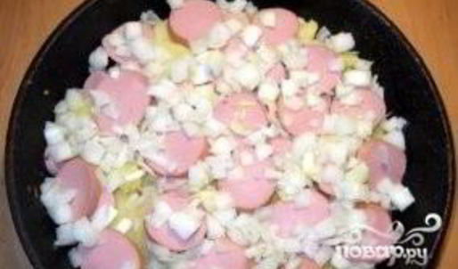 картофельная запеканка с сардельками