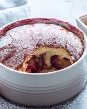 Манная фруктовая запеканка с грушами и сливами