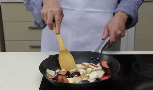 манная фруктовая запеканка с грушами и сливами