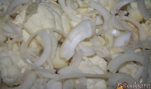 овощная запеканка с цветной капустой, сладким перцем и помидорами