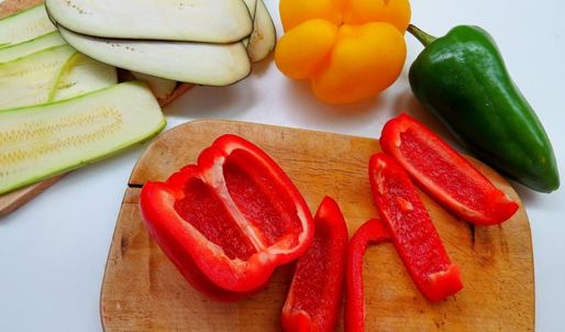 разноцветная запеканка с фаршем и овощами