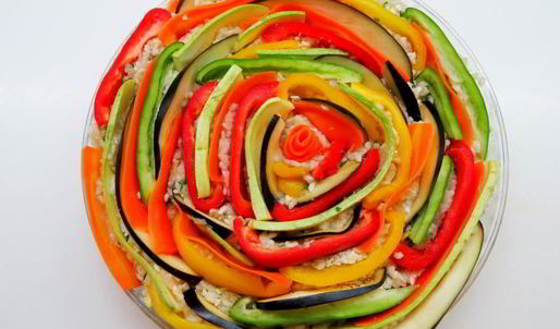 разноцветная запеканка с фаршем и овощами