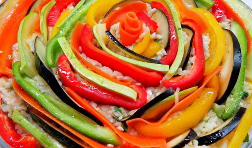 разноцветная запеканка с фаршем и овощами