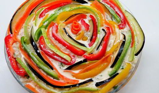 разноцветная запеканка с фаршем и овощами