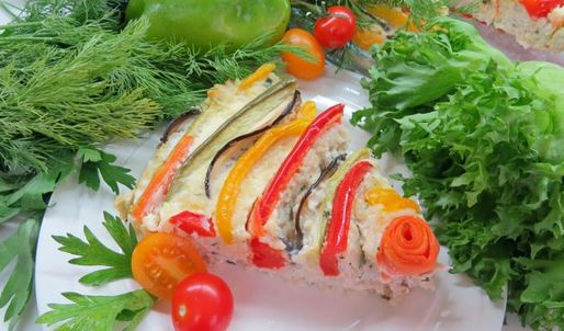 разноцветная запеканка с фаршем и овощами