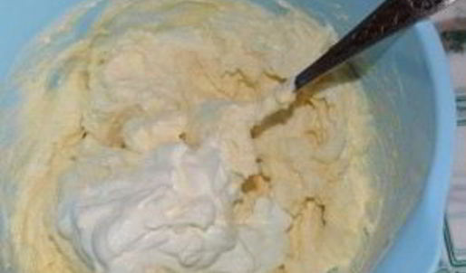 творожная запеканка с маком и яблоками