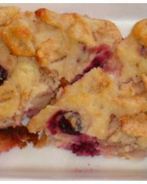 Творожная запеканка с яблоками и вишнями