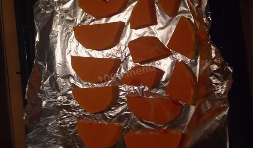 творожная запеканка с замороженными ягодами и тыквой