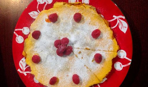 творожная запеканка с замороженными ягодами и тыквой