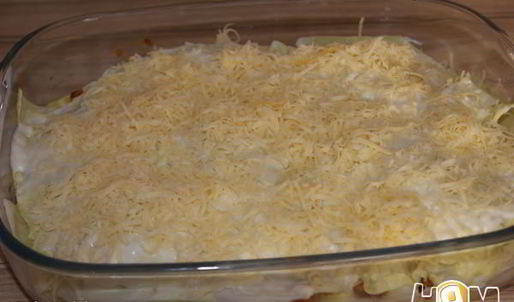 запеканка из капусты, фарша и соуса бешамель