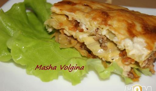 запеканка из капусты, фарша и соуса бешамель