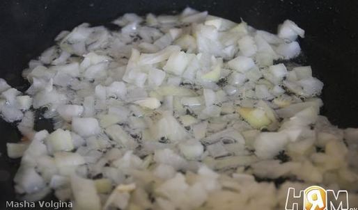 запеканка из капусты, фарша и соуса бешамель