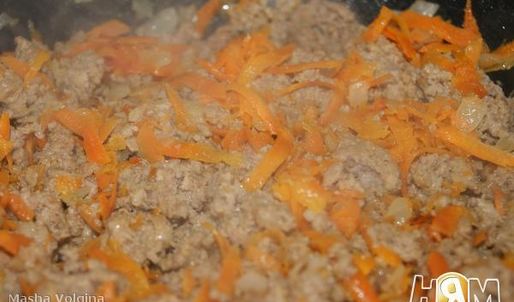 запеканка из капусты, фарша и соуса бешамель