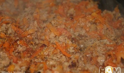 запеканка из капусты, фарша и соуса бешамель