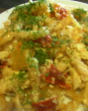 Запеканка из макарон со сливками, вялеными томатами и кедровыми орешками