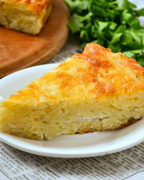 Запеканка из тертого картофеля с сыром и чесноком