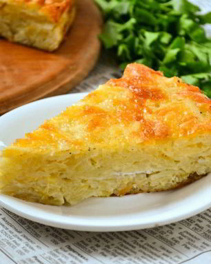 Запеканка из тертого картофеля с сыром и чесноком