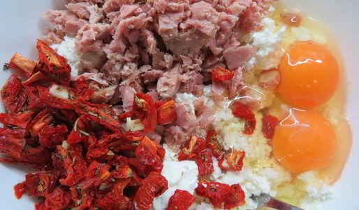 запеканка с тунцом, сыром и каперсами