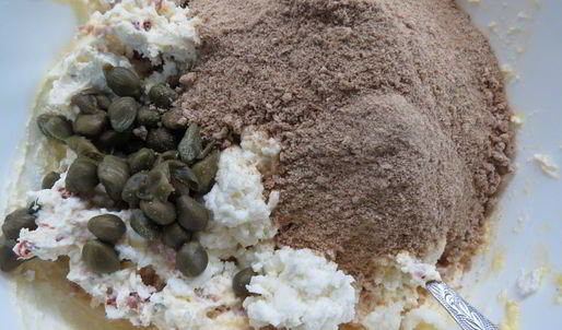 запеканка с тунцом, сыром и каперсами