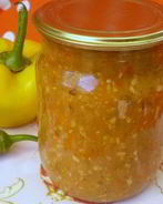 Аджика из помидоров и перца с чесноком