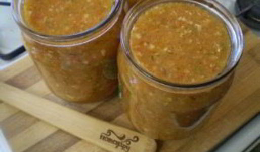 аджика из помидоров и перца с чесноком