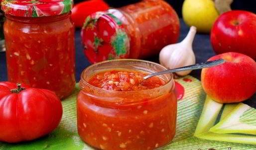 аджика из помидоров и яблок