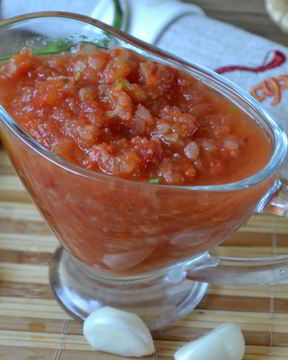 Аджика с яблоками и помидорами на зиму