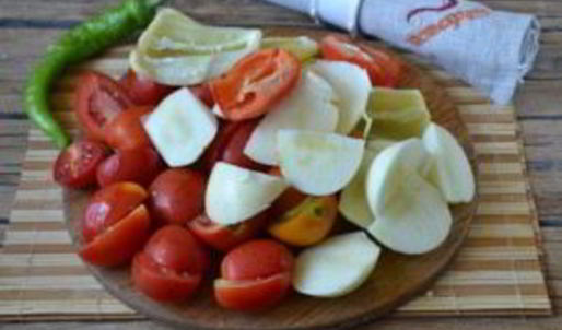 аджика с яблоками и помидорами на зиму