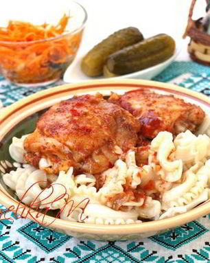 Куриные бедрышки запеченные с аджикой