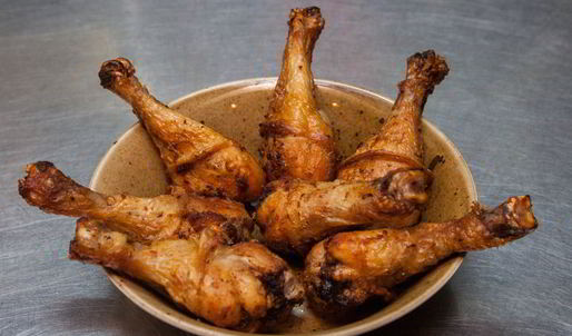 куриные голени с аджикой в слоеном тесте