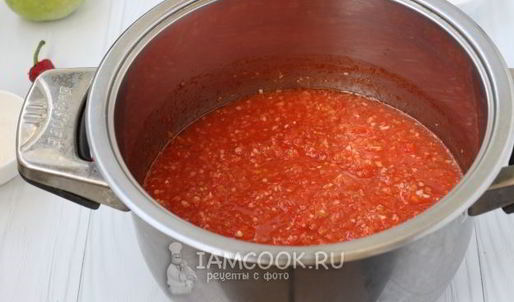 острая аджика с яблоками на зиму